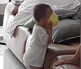 索尼5游戏机销量旺，电竞玩家抢购